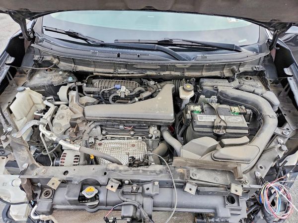 2020 NISSAN ROGUE — Engine bay