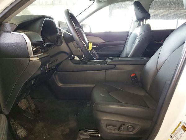 2024 TOYOTA GRAND HIGHLANDER — DENT