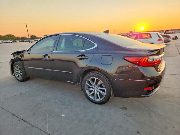 2017 LEXUS ES 300h