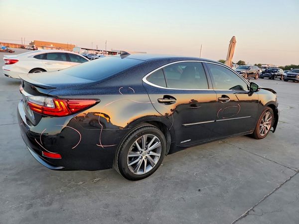 2017 LEXUS ES 300h