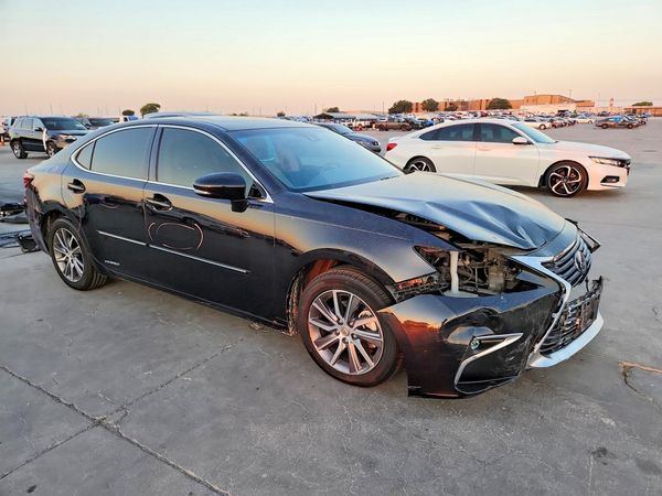 2017 LEXUS ES 300h