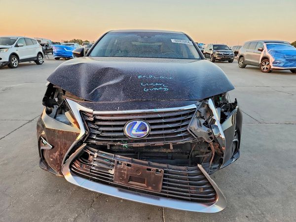 2017 LEXUS ES 300h