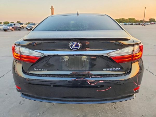 2017 LEXUS ES 300h