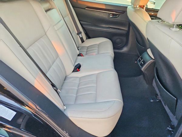 2017 LEXUS ES 300h