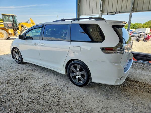 2017 TOYOTA SIENNA SE/SE Premium