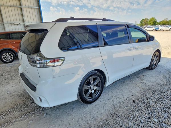 2017 TOYOTA SIENNA SE/SE Premium