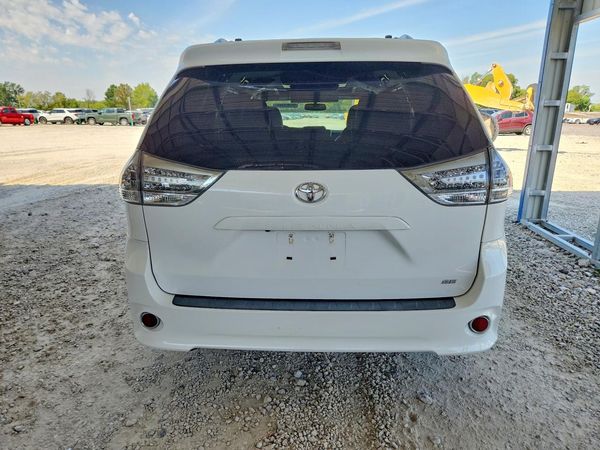 2017 TOYOTA SIENNA SE/SE Premium