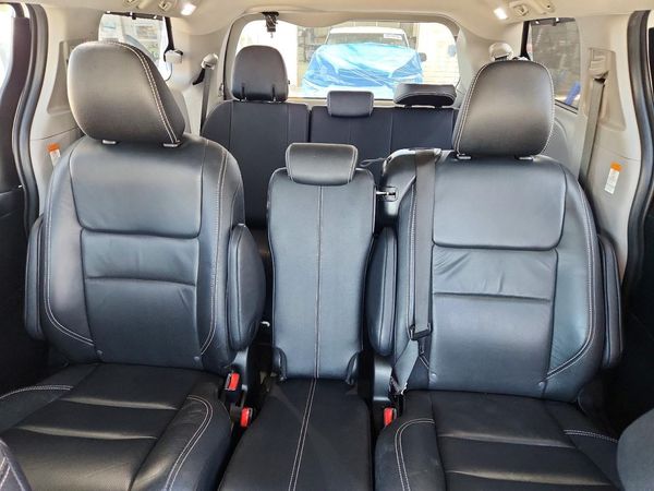 2017 TOYOTA SIENNA SE/SE Premium