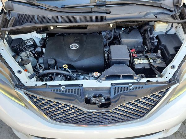 2017 TOYOTA SIENNA SE/SE Premium