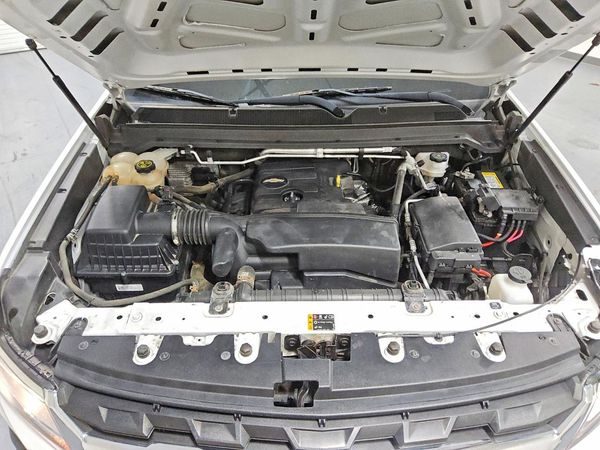 2022 CHEVROLET COLORADO Work Truck — Engine bay