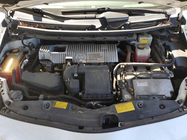 2012 TOYOTA PRIUS — Engine bay