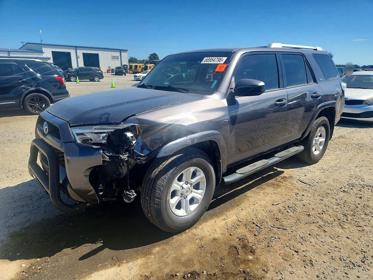 2017 TOYOTA 4RUNNER — Front 3/4