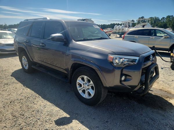 2017 TOYOTA 4RUNNER — Passenger 3/4