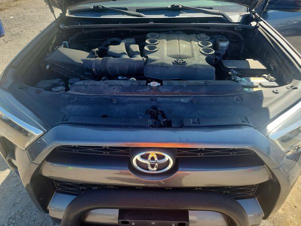 2017 TOYOTA 4RUNNER — Engine bay