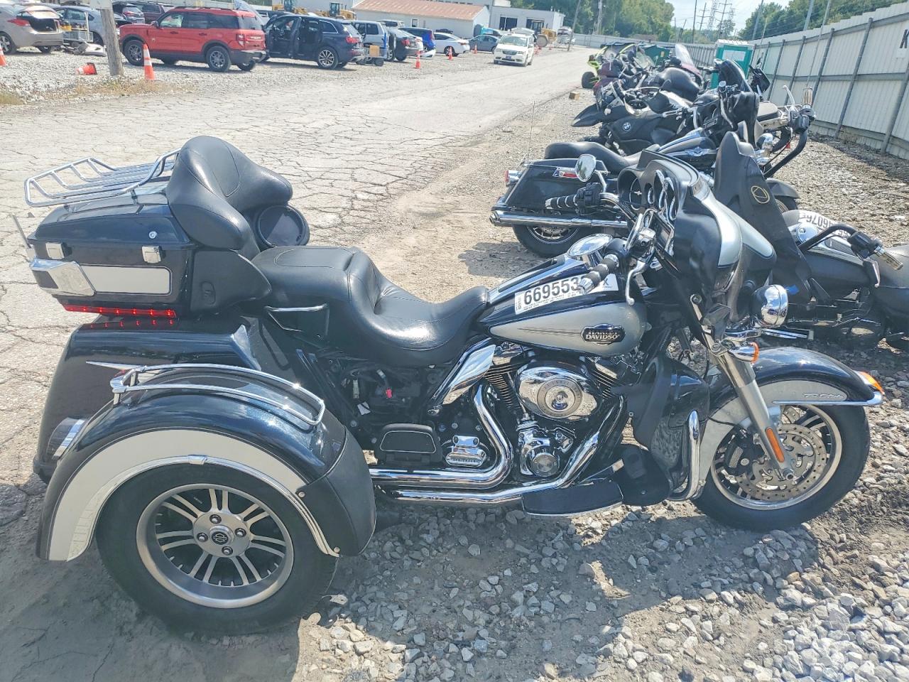 2013 HARLEY-DAVIDSON FLHTCUTG