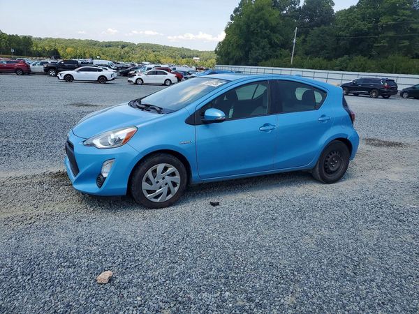 2015 TOYOTA PRIUS C ON