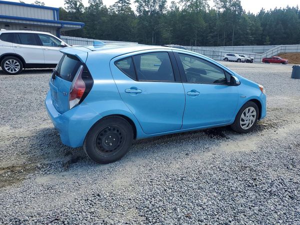 2015 TOYOTA PRIUS C ON