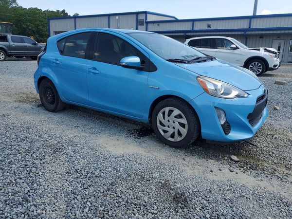 2015 TOYOTA PRIUS C ON