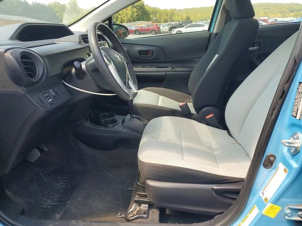 2015 TOYOTA PRIUS C ON
