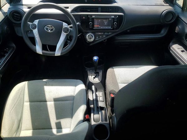 2015 TOYOTA PRIUS C ON
