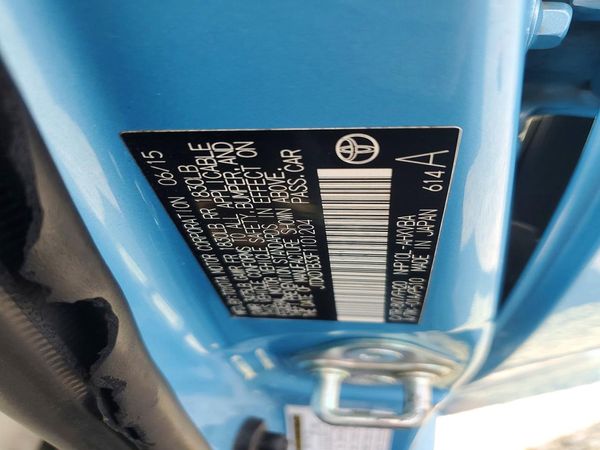 2015 TOYOTA PRIUS C ON