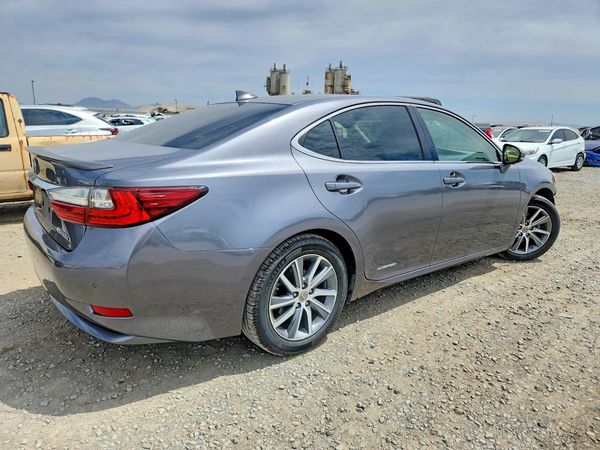 2016 LEXUS ES 300h