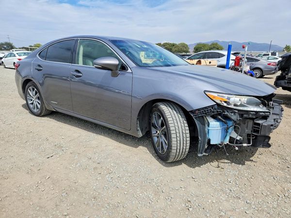2016 LEXUS ES 300h
