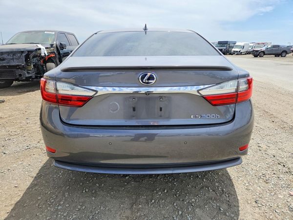 2016 LEXUS ES 300h
