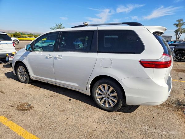 2017 TOYOTA SIENNA