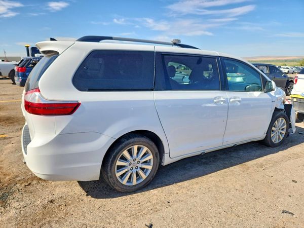 2017 TOYOTA SIENNA