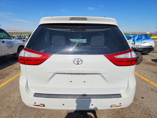 2017 TOYOTA SIENNA