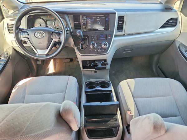 2017 TOYOTA SIENNA