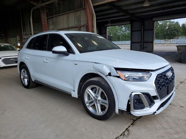 2021 AUDI Q5 E quattro Premium Plus