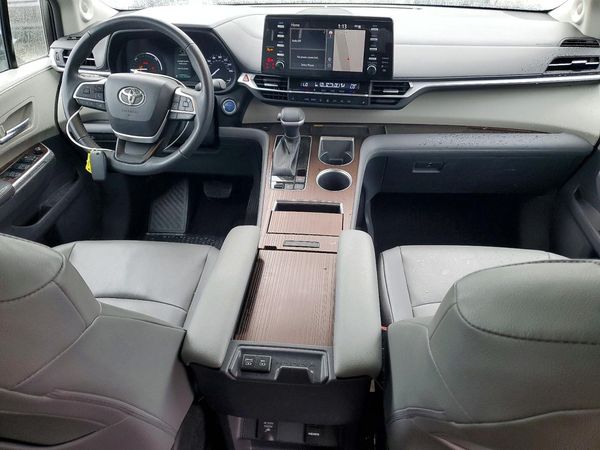 2022 TOYOTA SIENNA