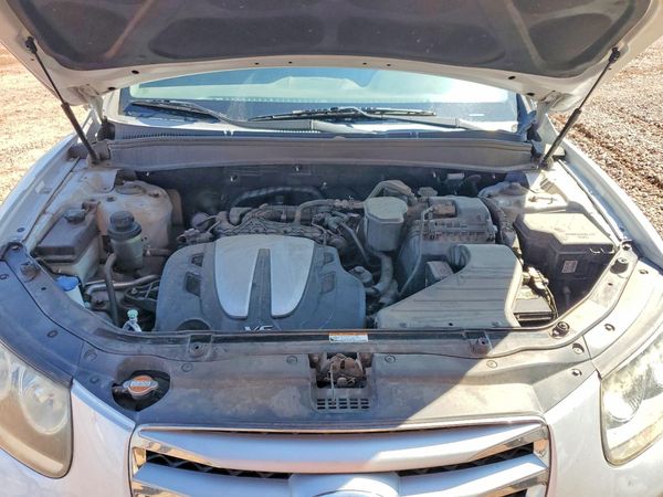 2012 HYUNDAI SANTA FE TOP (High) — Engine bay