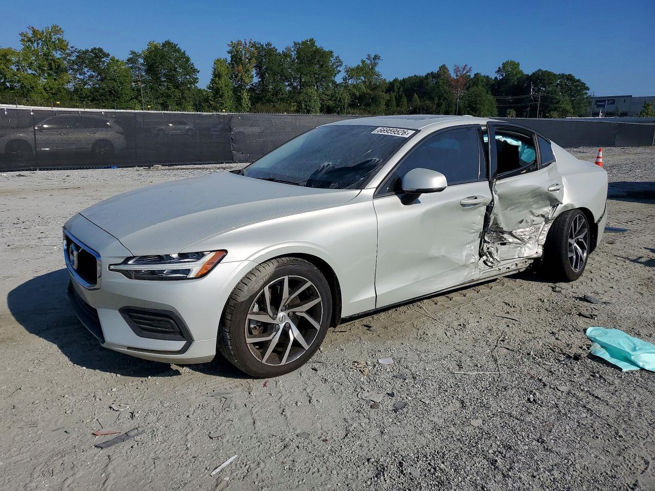2020 VOLVO S60 Momentum