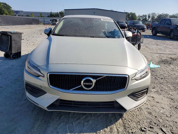 2020 VOLVO S60 Momentum