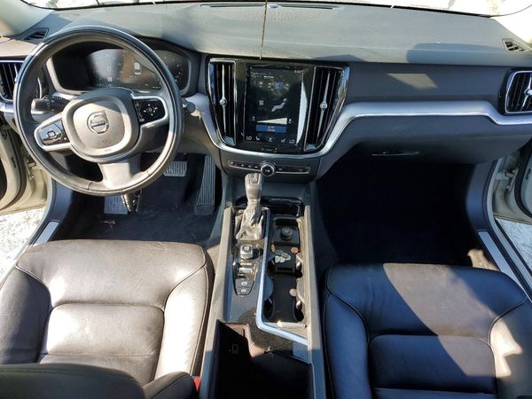 2020 VOLVO S60 Momentum