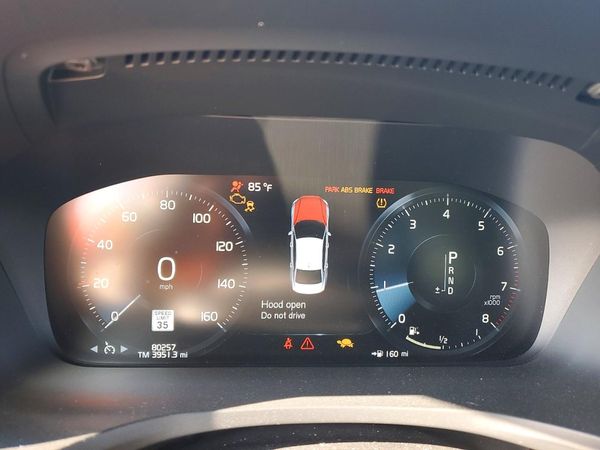 2020 VOLVO S60 Momentum