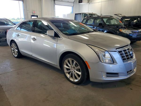 2013 CADILLAC XTS Luxury