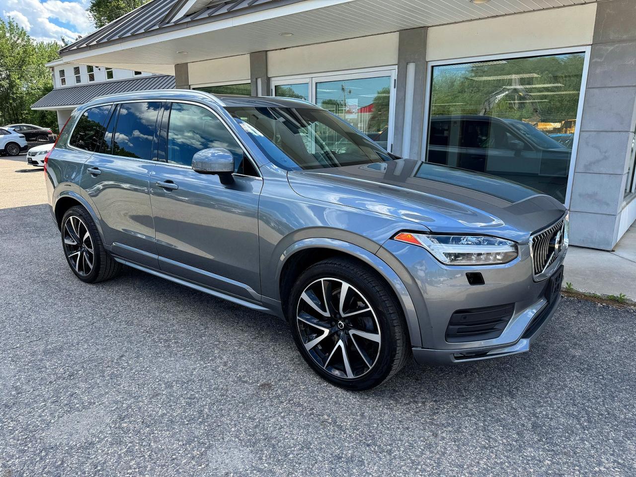 2020 VOLVO XC90 Momentum