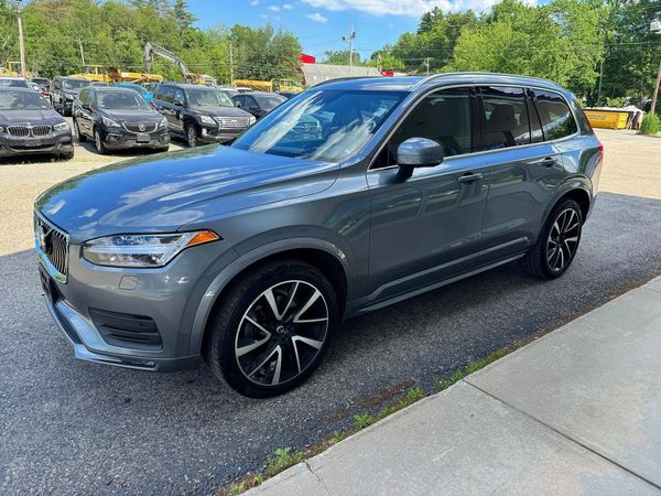 2020 VOLVO XC90 Momentum
