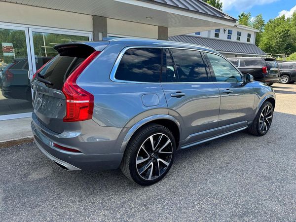 2020 VOLVO XC90 Momentum