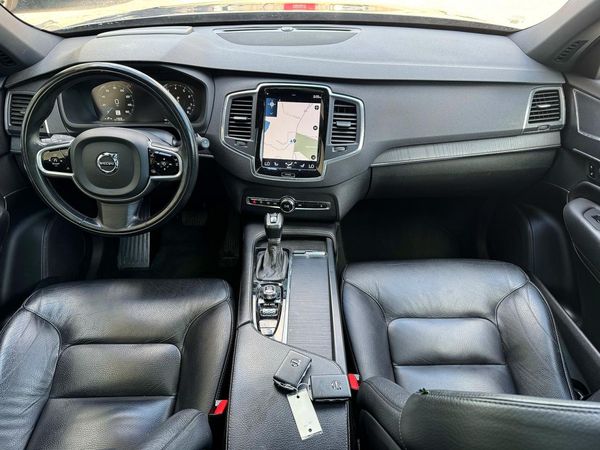 2020 VOLVO XC90 Momentum