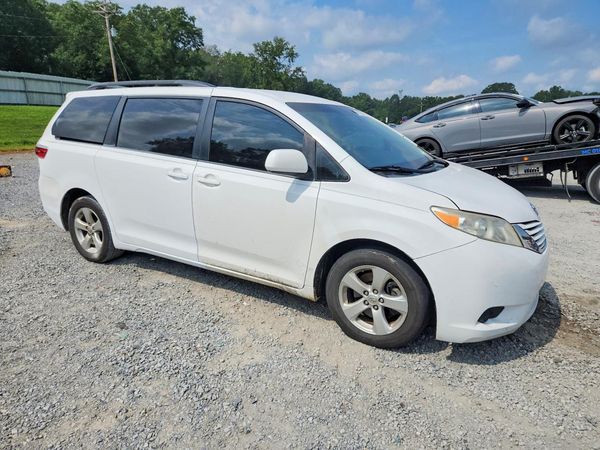 2015 TOYOTA SIENNA