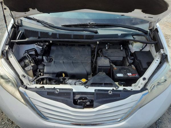 2015 TOYOTA SIENNA