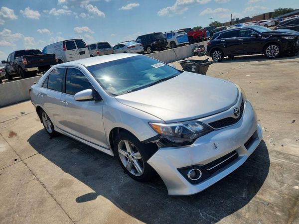 2014 TOYOTA CAMRY