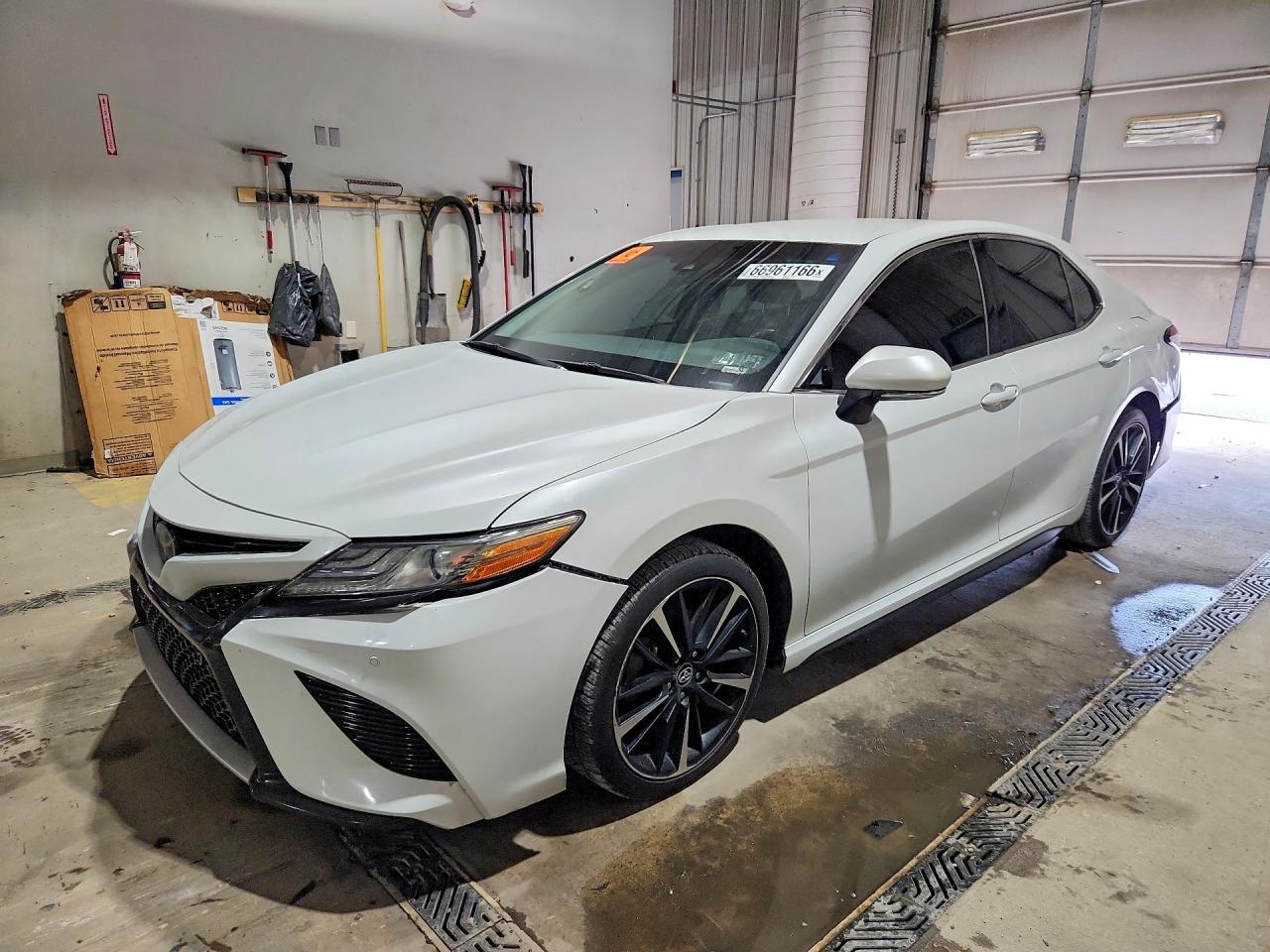 2018 TOYOTA CAMRY XSE — Front 3/4