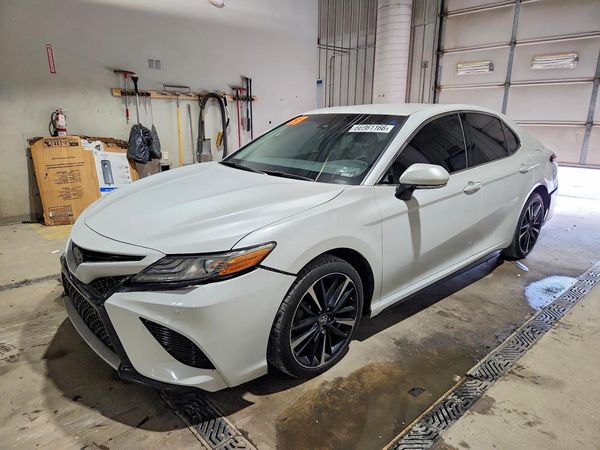 2018 TOYOTA CAMRY