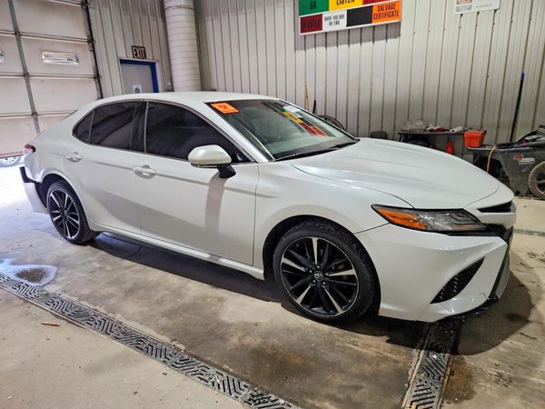 2018 TOYOTA CAMRY XSE — Passenger 3/4